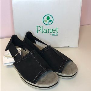 Planet by Earth Connie sandal in black leather